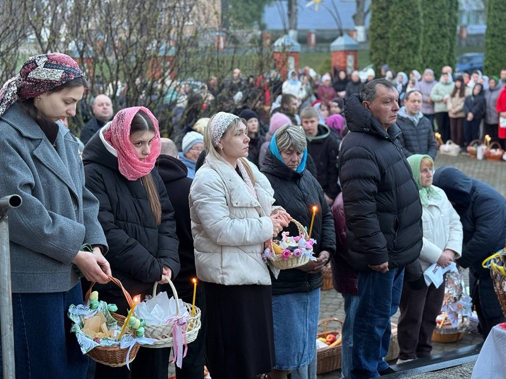Великдень на Кагарличчині та Ржищівщині у 2026 році: молебні і освячення кошиків. Фото та відеоогляд