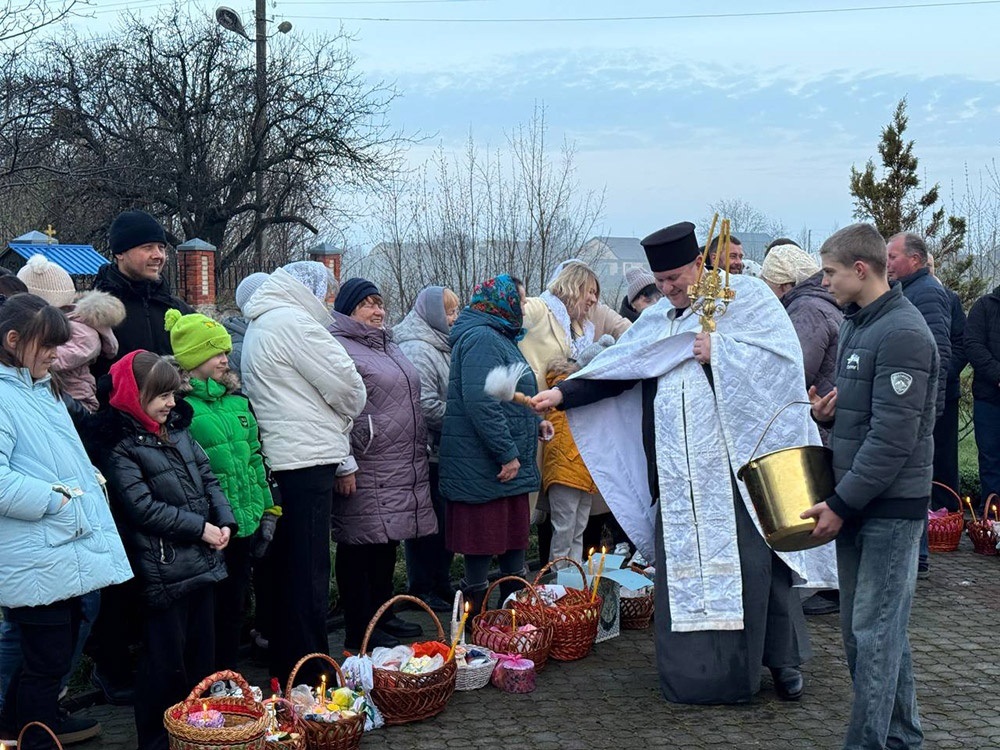 Великдень на Кагарличчині та Ржищівщині у 2026 році: молебні і освячення кошиків. Фото та відеоогляд