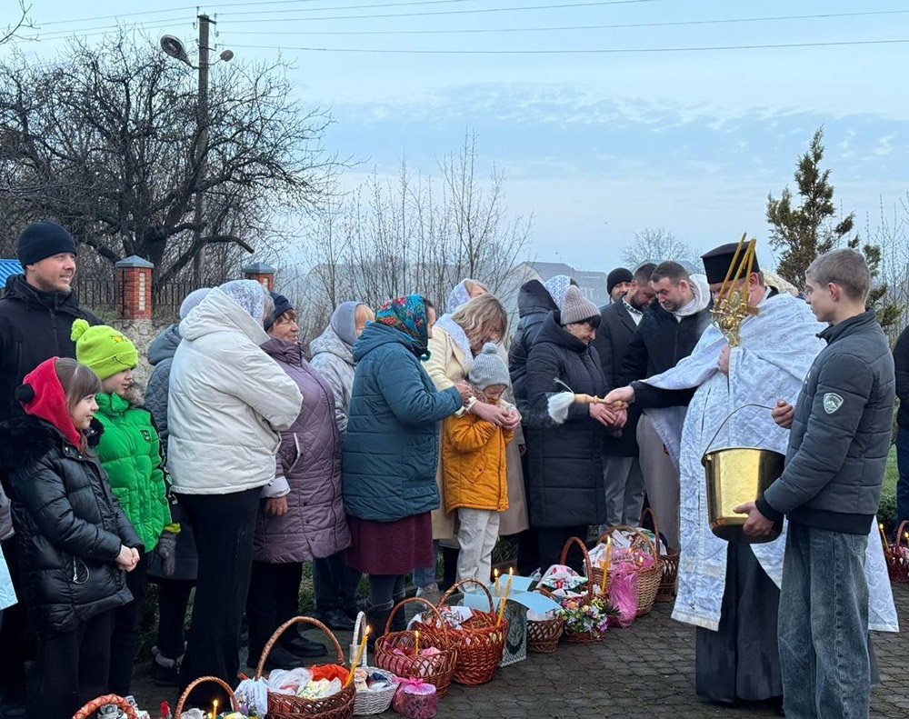 Великдень на Кагарличчині та Ржищівщині у 2026 році: молебні і освячення кошиків. Фото та відеоогляд