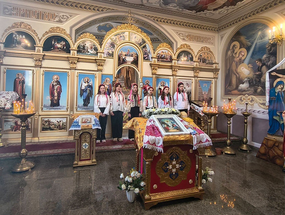 Великдень на Кагарличчині та Ржищівщині у 2026 році: молебні і освячення кошиків. Фото та відеоогляд