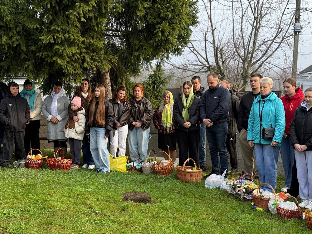 Великдень на Кагарличчині та Ржищівщині у 2026 році: молебні і освячення кошиків. Фото та відеоогляд