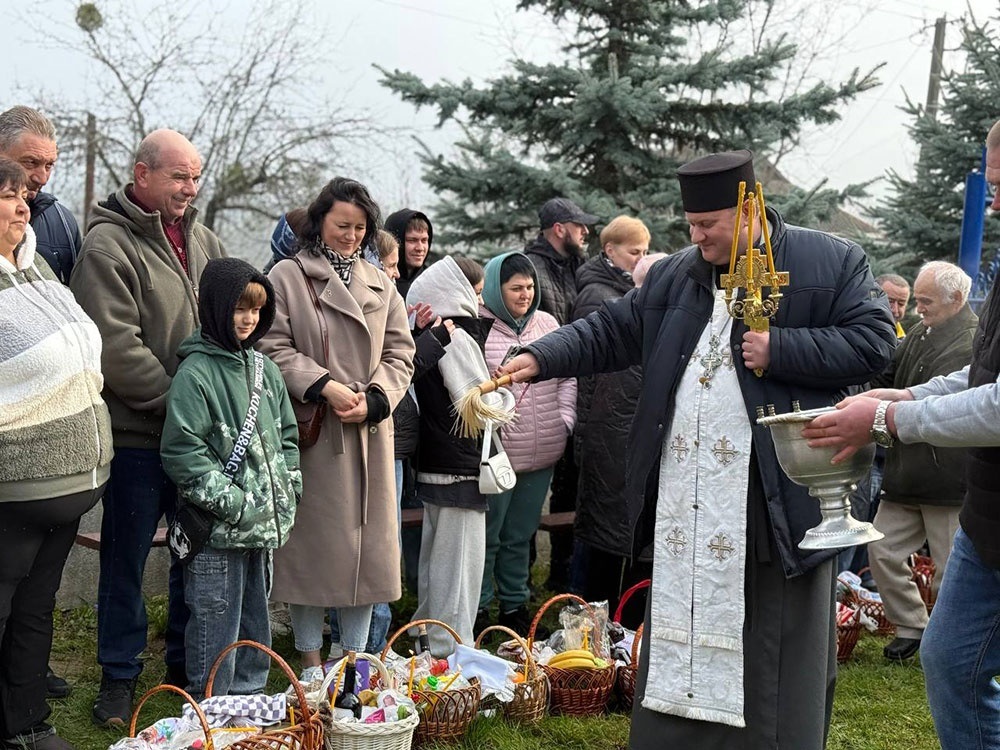 Великдень на Кагарличчині та Ржищівщині у 2026 році: молебні і освячення кошиків. Фото та відеоогляд