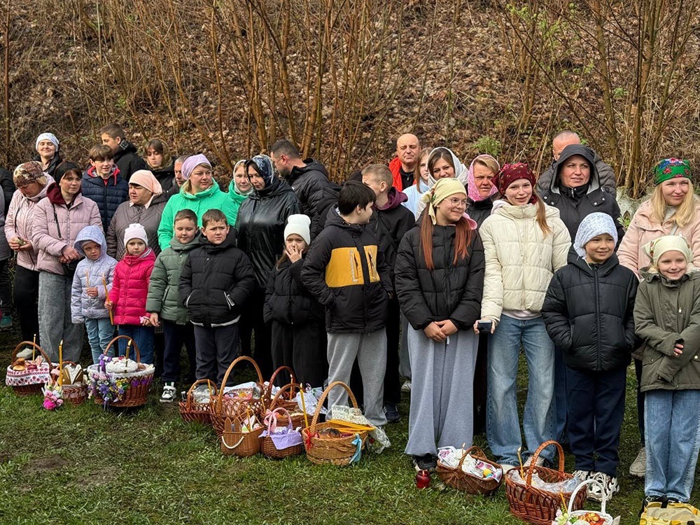 Великдень на Кагарличчині та Ржищівщині у 2026 році: молебні і освячення кошиків. Фото та відеоогляд