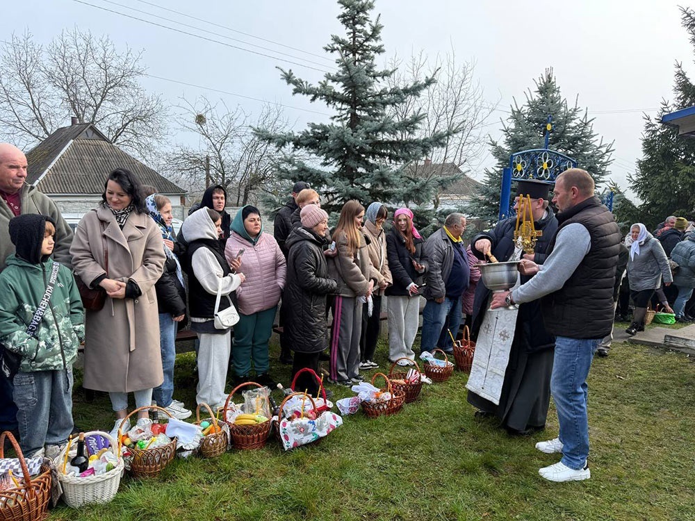 Великдень на Кагарличчині та Ржищівщині у 2026 році: молебні і освячення кошиків. Фото та відеоогляд
