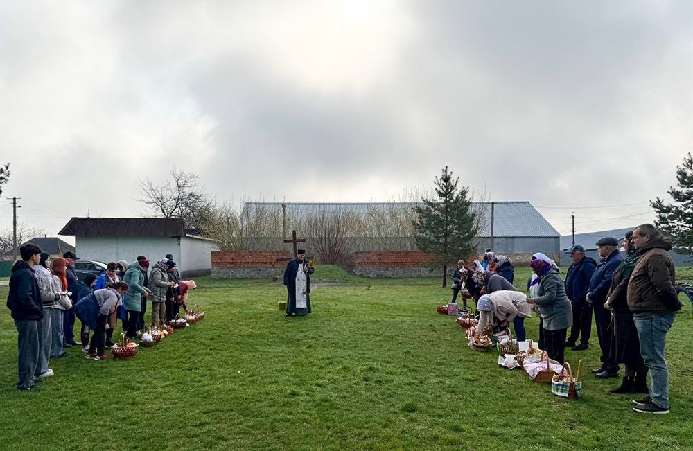 Великдень на Кагарличчині та Ржищівщині у 2026 році: молебні і освячення кошиків. Фото та відеоогляд