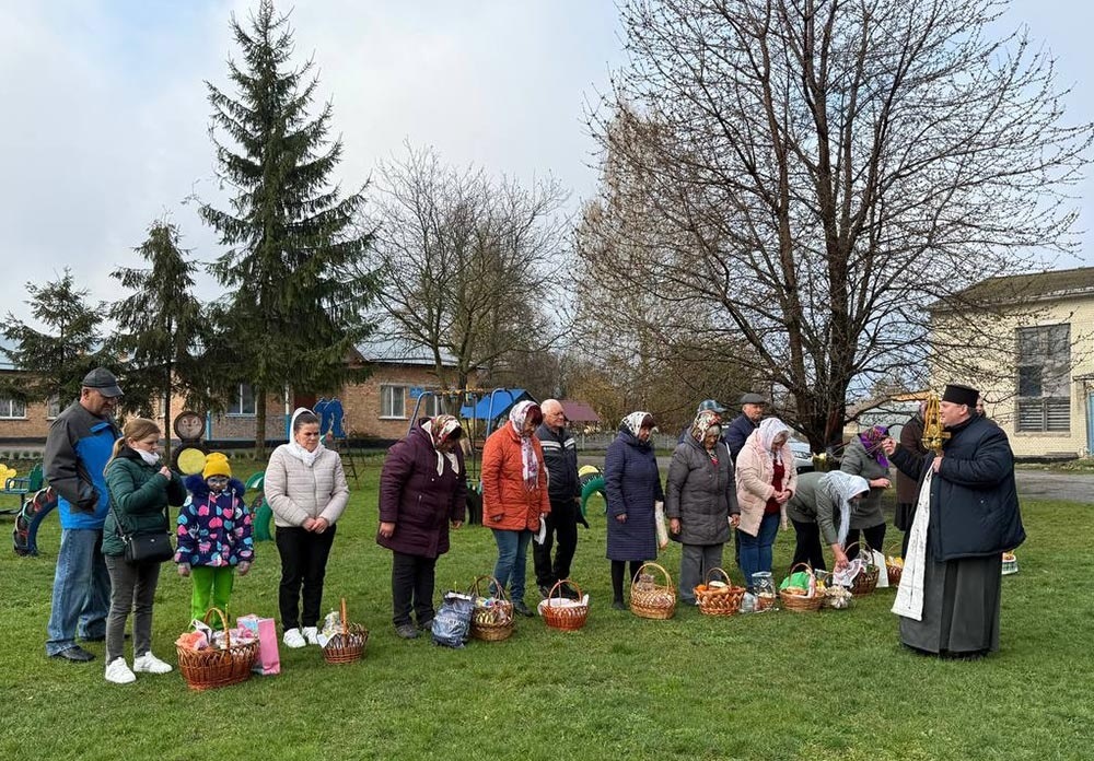 Великдень на Кагарличчині та Ржищівщині у 2026 році: молебні і освячення кошиків. Фото та відеоогляд