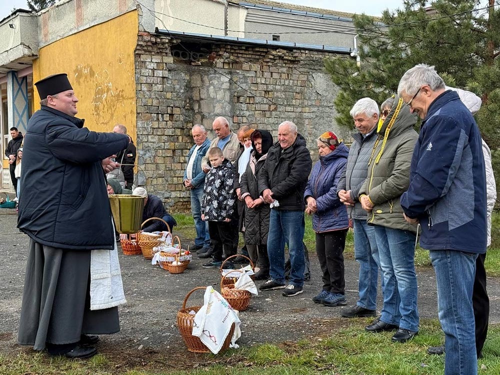Великдень на Кагарличчині та Ржищівщині у 2026 році: молебні і освячення кошиків. Фото та відеоогляд