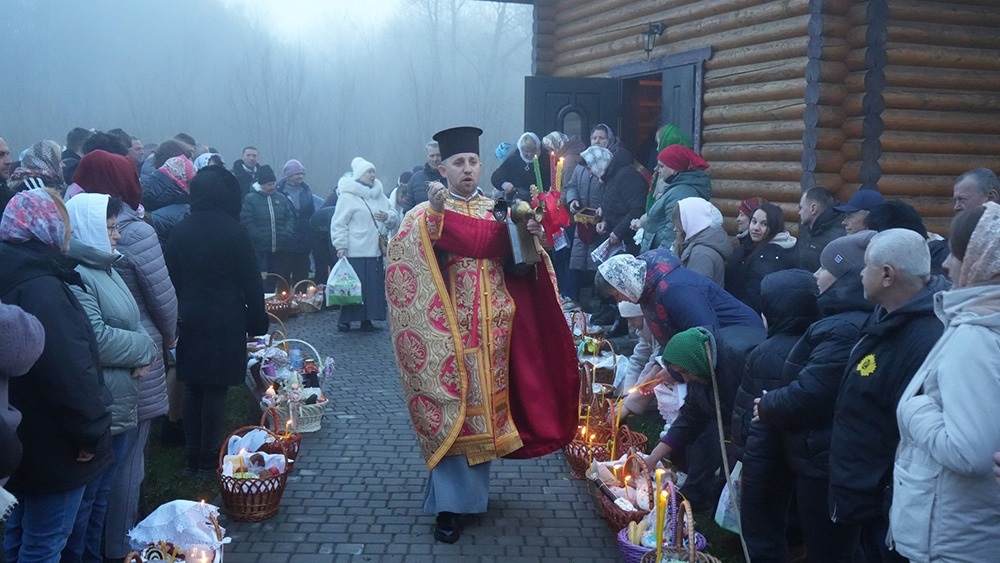 Великдень на Кагарличчині та Ржищівщині у 2026 році: молебні і освячення кошиків. Фото та відеоогляд