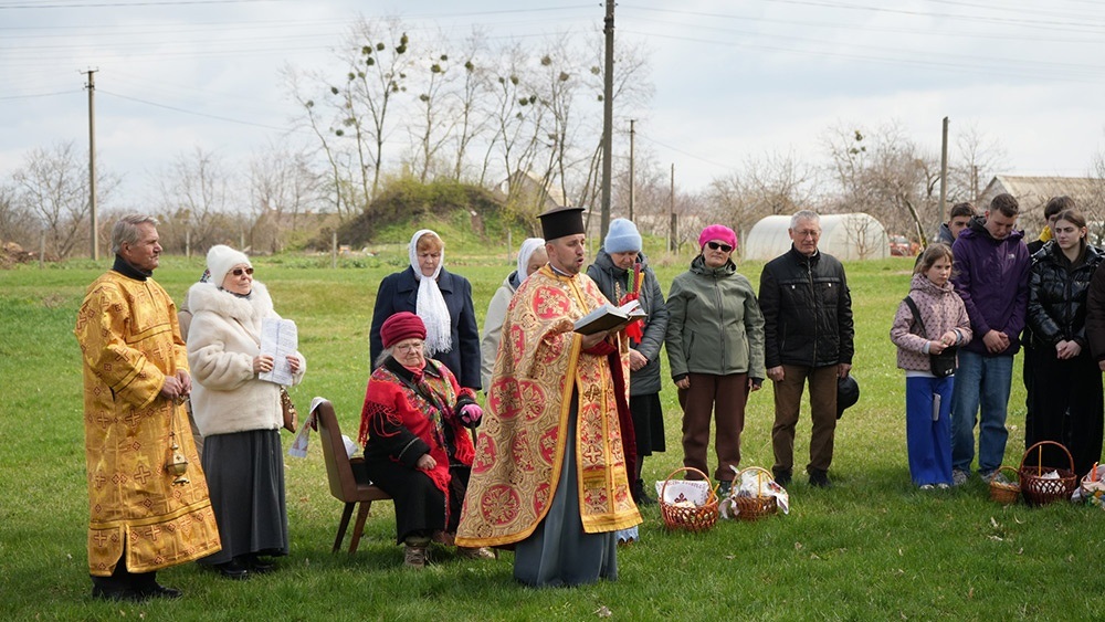 Великдень на Кагарличчині та Ржищівщині у 2026 році: молебні і освячення кошиків. Фото та відеоогляд