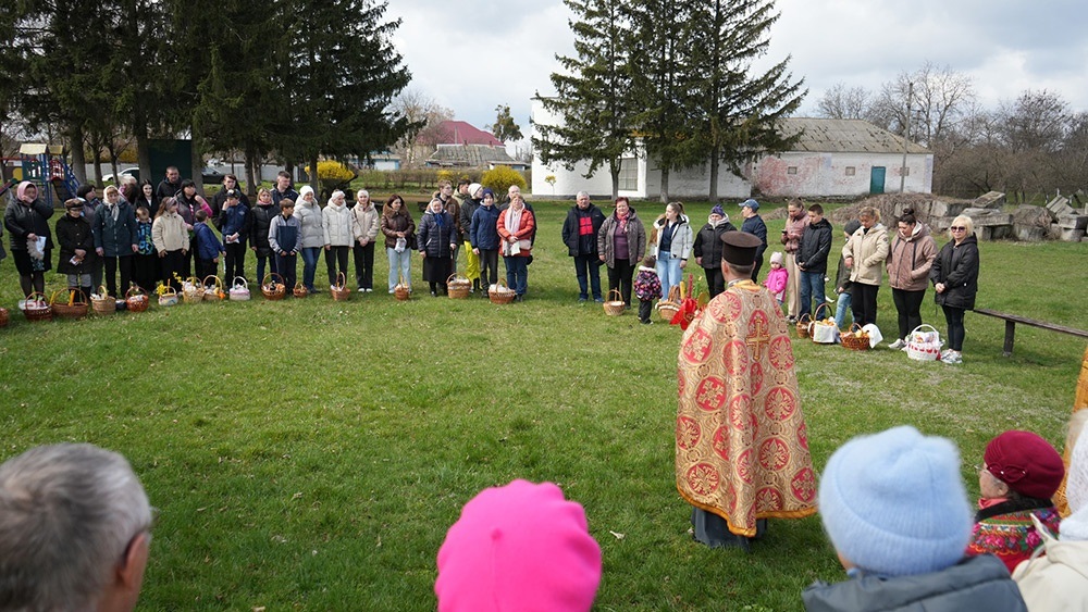 Великдень на Кагарличчині та Ржищівщині у 2026 році: молебні і освячення кошиків. Фото та відеоогляд