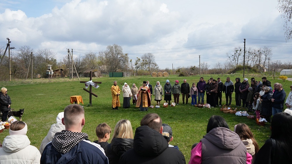Великдень на Кагарличчині та Ржищівщині у 2026 році: молебні і освячення кошиків. Фото та відеоогляд