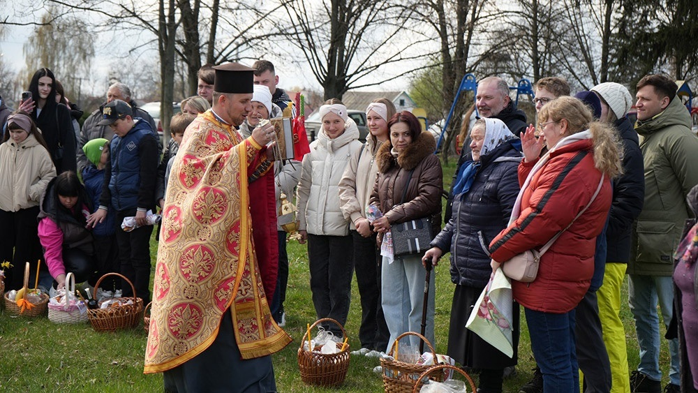 Великдень на Кагарличчині та Ржищівщині у 2026 році: молебні і освячення кошиків. Фото та відеоогляд