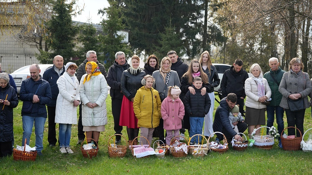 Великдень на Кагарличчині та Ржищівщині у 2026 році: молебні і освячення кошиків. Фото та відеоогляд