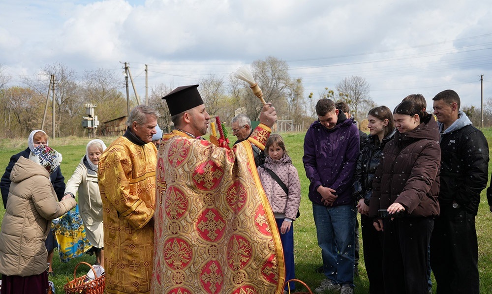 Великдень на Кагарличчині та Ржищівщині у 2026 році: молебні і освячення кошиків. Фото та відеоогляд