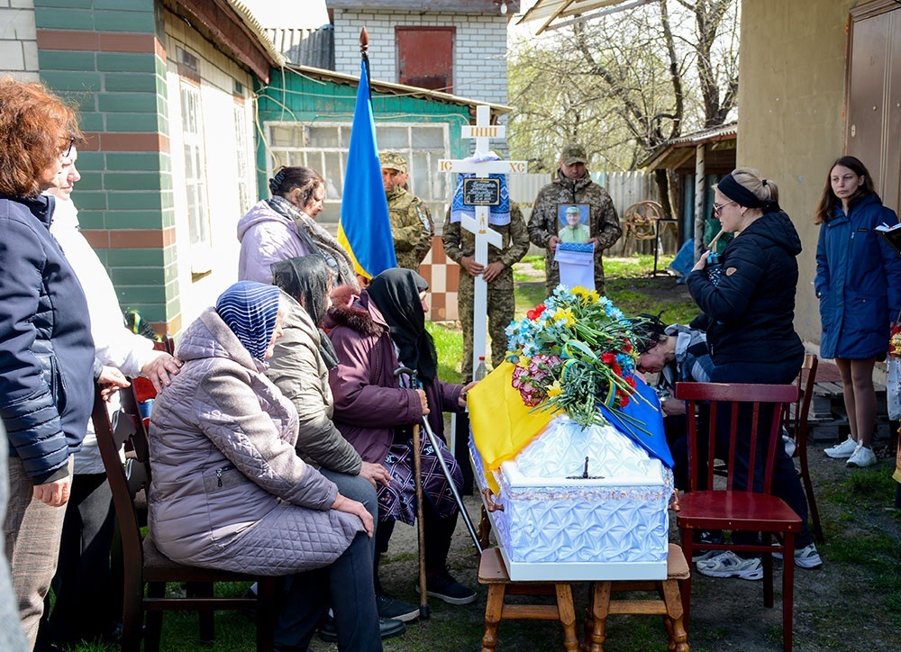 У Новосілках провели в останню путь воїна Олексія Богданця - 4