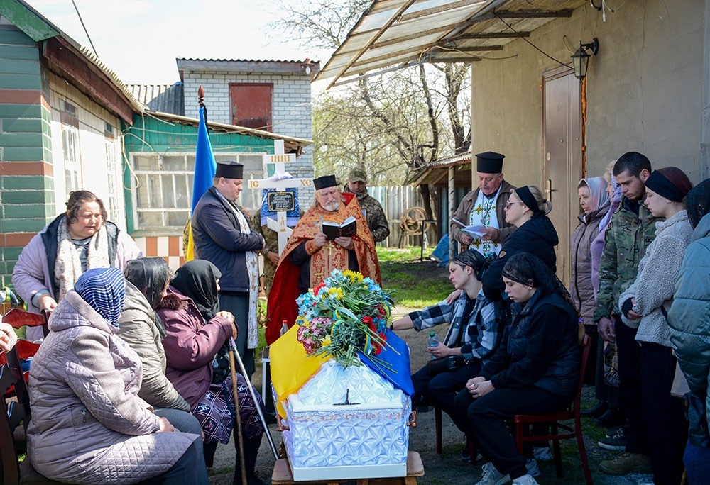 У Новосілках провели в останню путь воїна Олексія Богданця - 7