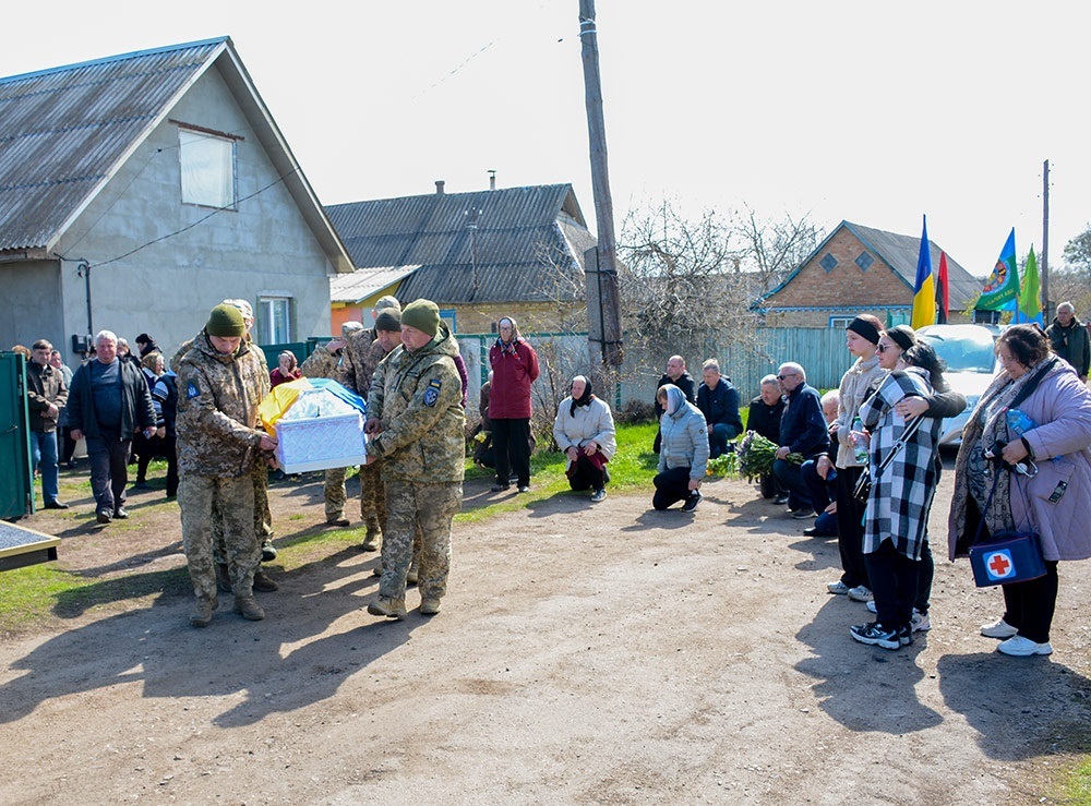 У Новосілках провели в останню путь воїна Олексія Богданця - 8