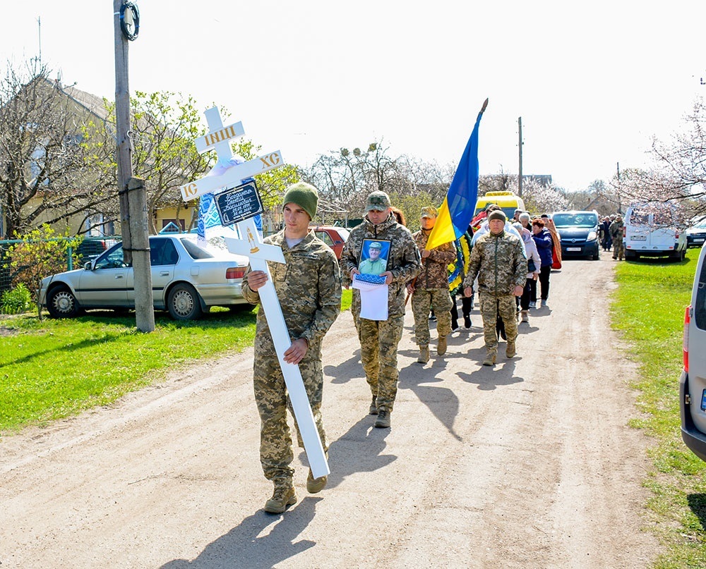 У Новосілках провели в останню путь воїна Олексія Богданця - 9