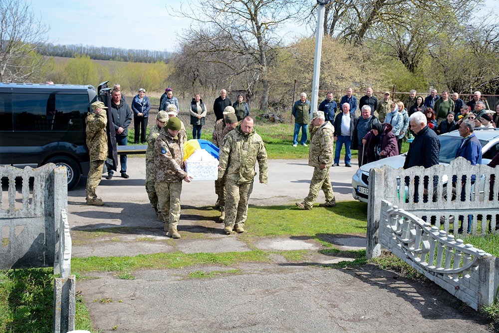 У Новосілках провели в останню путь воїна Олексія Богданця - 12