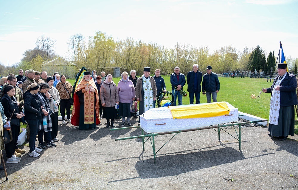 У Новосілках провели в останню путь воїна Олексія Богданця - 14