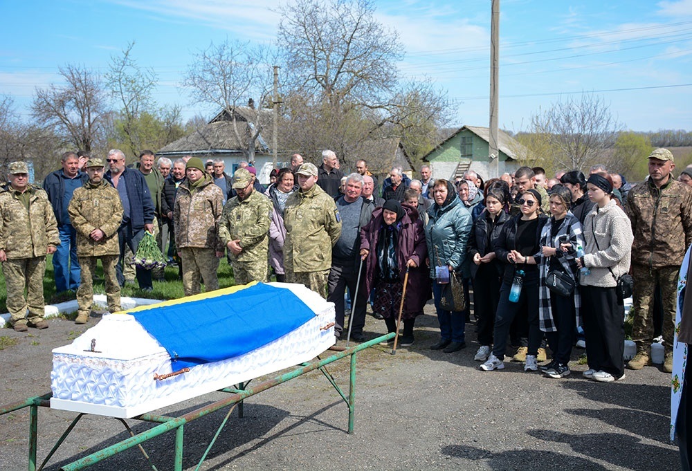 У Новосілках провели в останню путь воїна Олексія Богданця - 15