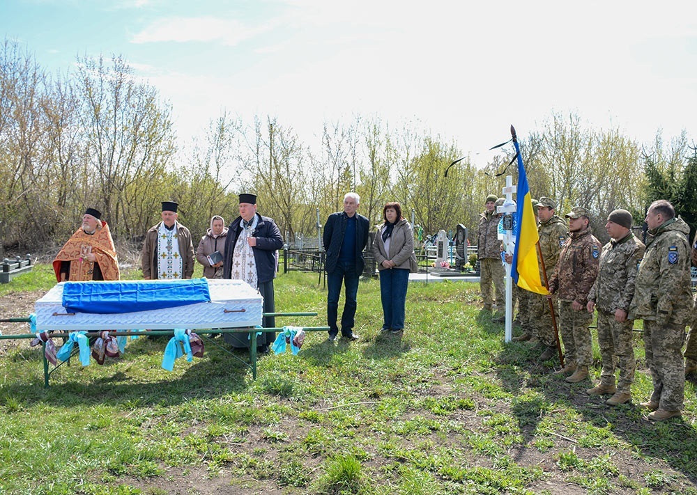 У Новосілках провели в останню путь воїна Олексія Богданця - 16