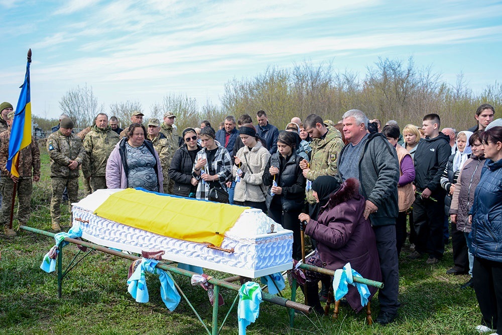 У Новосілках провели в останню путь воїна Олексія Богданця - 17