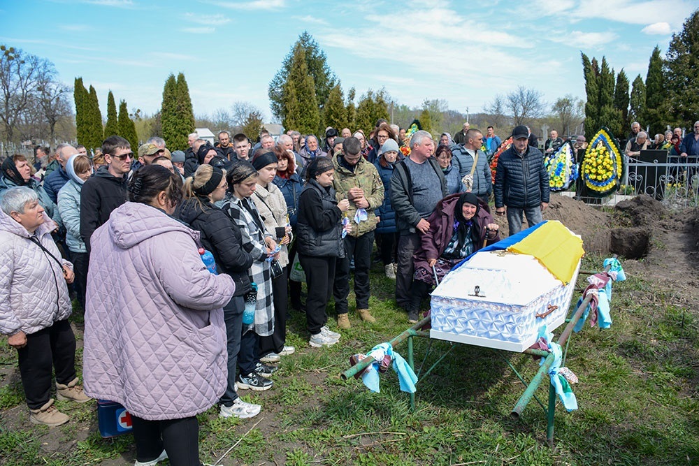 У Новосілках провели в останню путь воїна Олексія Богданця - 18