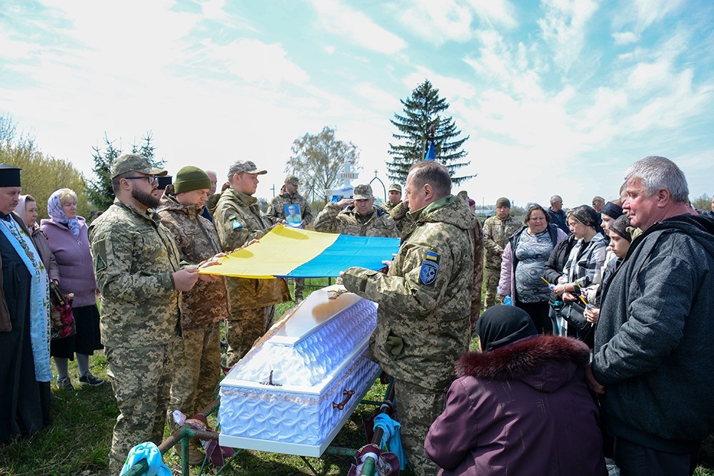 У Новосілках провели в останню путь воїна Олексія Богданця - 19