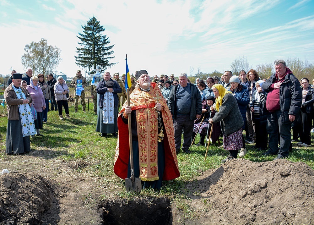 У Новосілках провели в останню путь воїна Олексія Богданця - 24