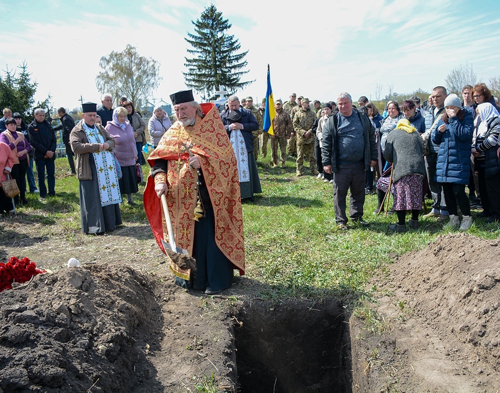 У Новосілках провели в останню путь воїна Олексія Богданця - 25