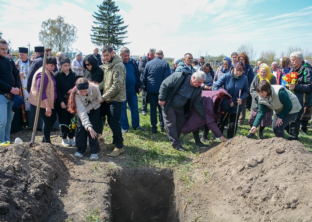 У Новосілках провели в останню путь воїна Олексія Богданця - 26