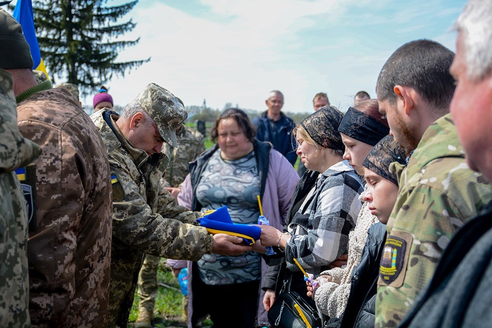 У Новосілках провели в останню путь воїна Олексія Богданця - 20
