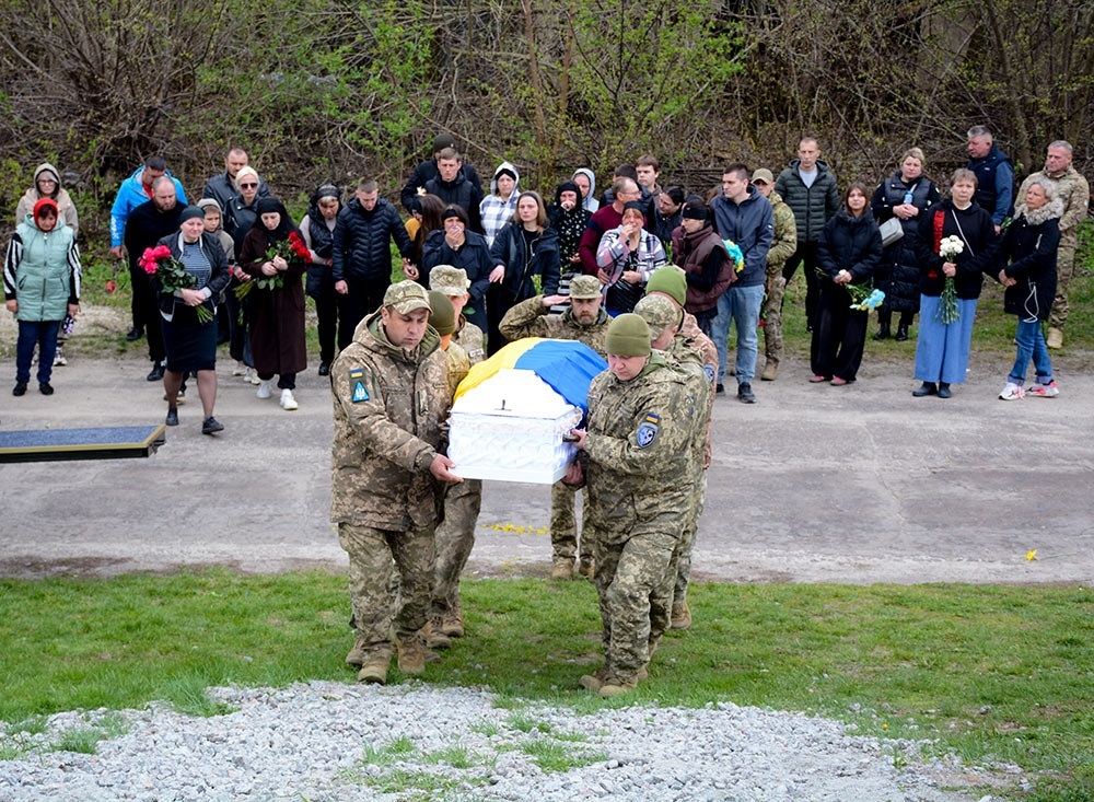 В Демівщині провели в останню путь воїна Василя Бабія - 1