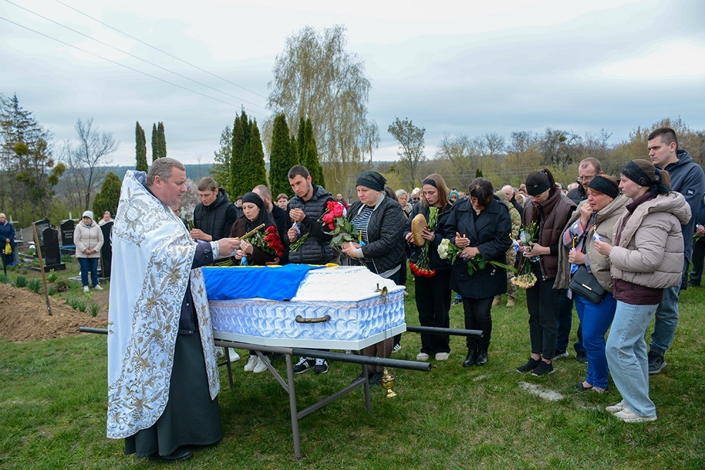 В Демівщині провели в останню путь воїна Василя Бабія - 9