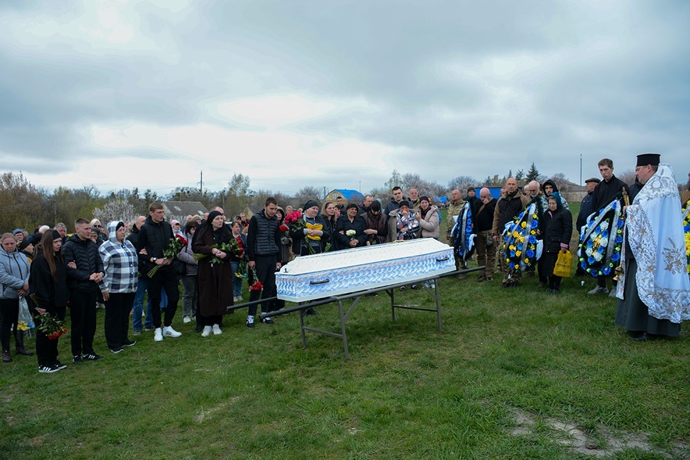 В Демівщині провели в останню путь воїна Василя Бабія - 13