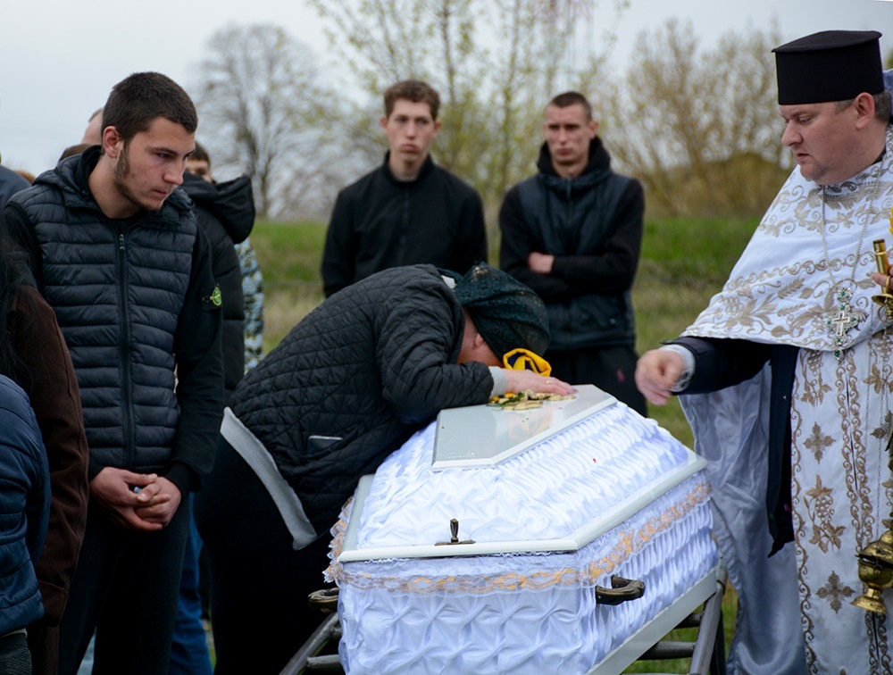 В Демівщині провели в останню путь воїна Василя Бабія - 18