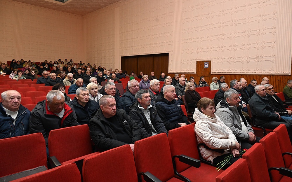 Учасники заходу-спогаду Чорнобиль що не мовчить в Кагарлицькому центрі культури та дозвілля