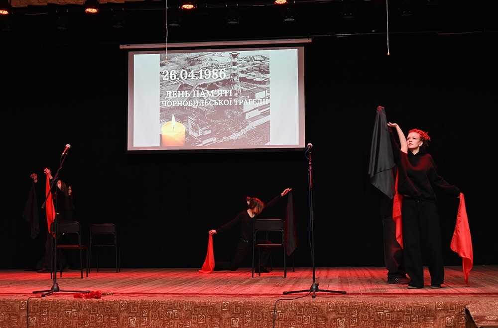 Захід-спогад Чорнобиль що не мовчить на сцені Кагарлицького центру культури та дозвілля - 6