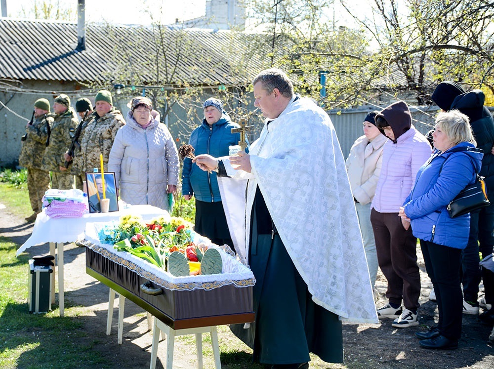 У Кагарлику провели в останню путь воїна Олександра Сізова - 9