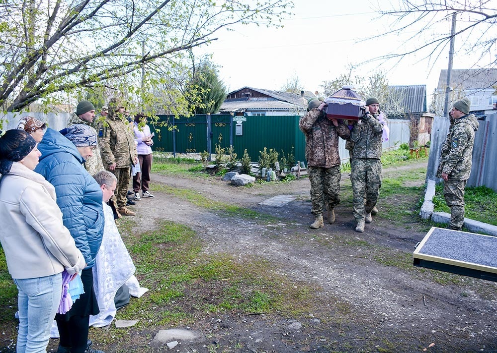 У Кагарлику провели в останню путь воїна Олександра Сізова - 10