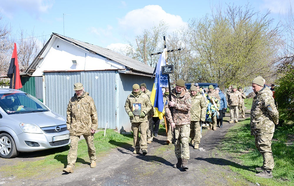 У Кагарлику провели в останню путь воїна Олександра Сізова - 11