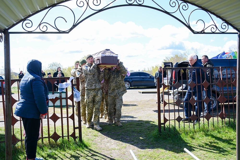 У Кагарлику провели в останню путь воїна Олександра Сізова - 15
