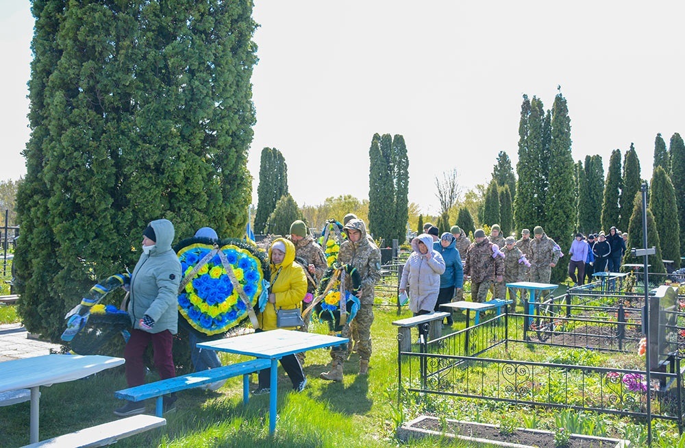 У Кагарлику провели в останню путь воїна Олександра Сізова - 16