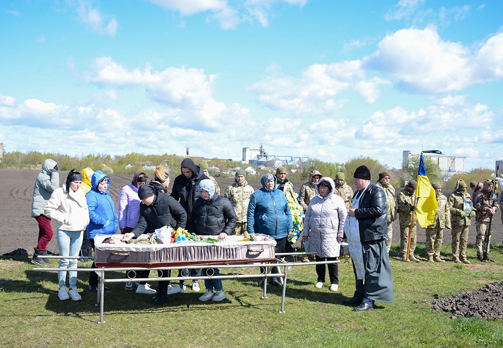 У Кагарлику провели в останню путь воїна Олександра Сізова - 17
