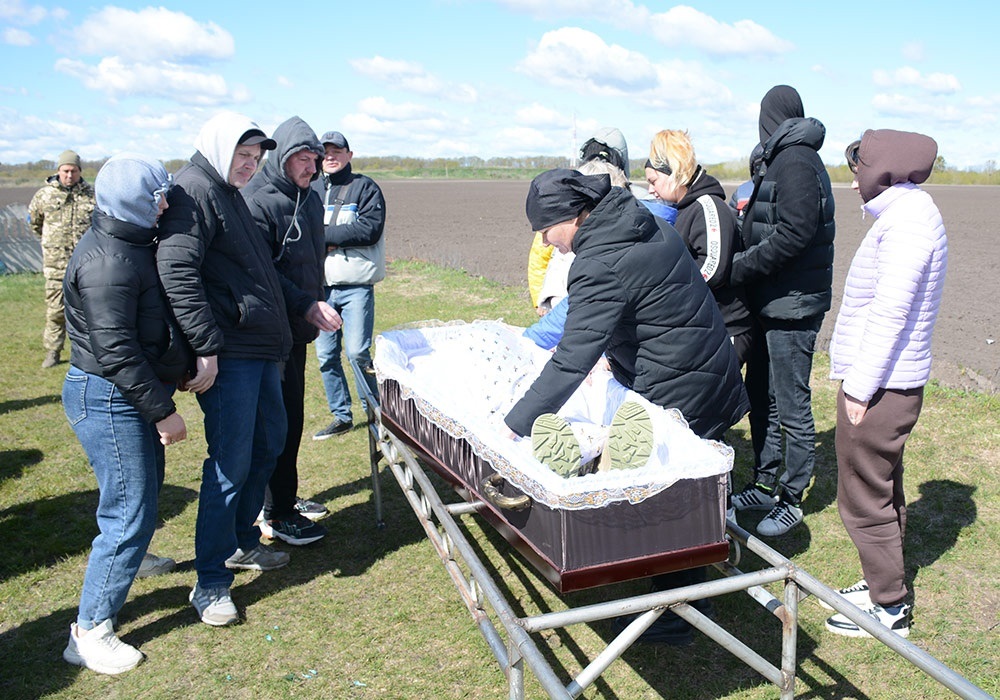 У Кагарлику провели в останню путь воїна Олександра Сізова - 21