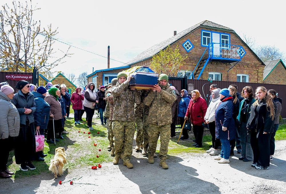 У Слободі провели в останню путь воїна Миколу Малахова - 13