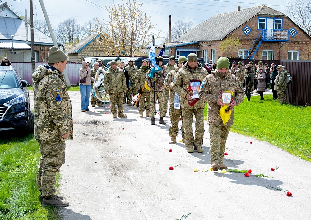 У Слободі провели в останню путь воїна Миколу Малахова - 14
