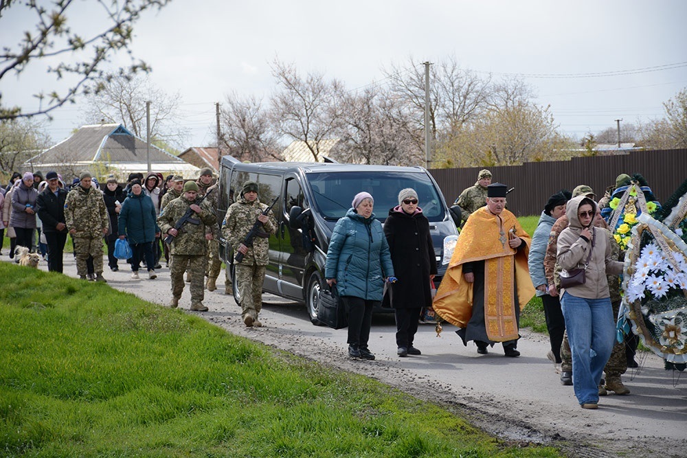 У Слободі провели в останню путь воїна Миколу Малахова - 16