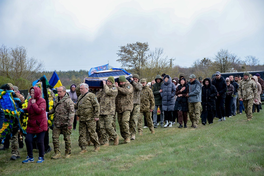 У Слободі провели в останню путь воїна Миколу Малахова - 18